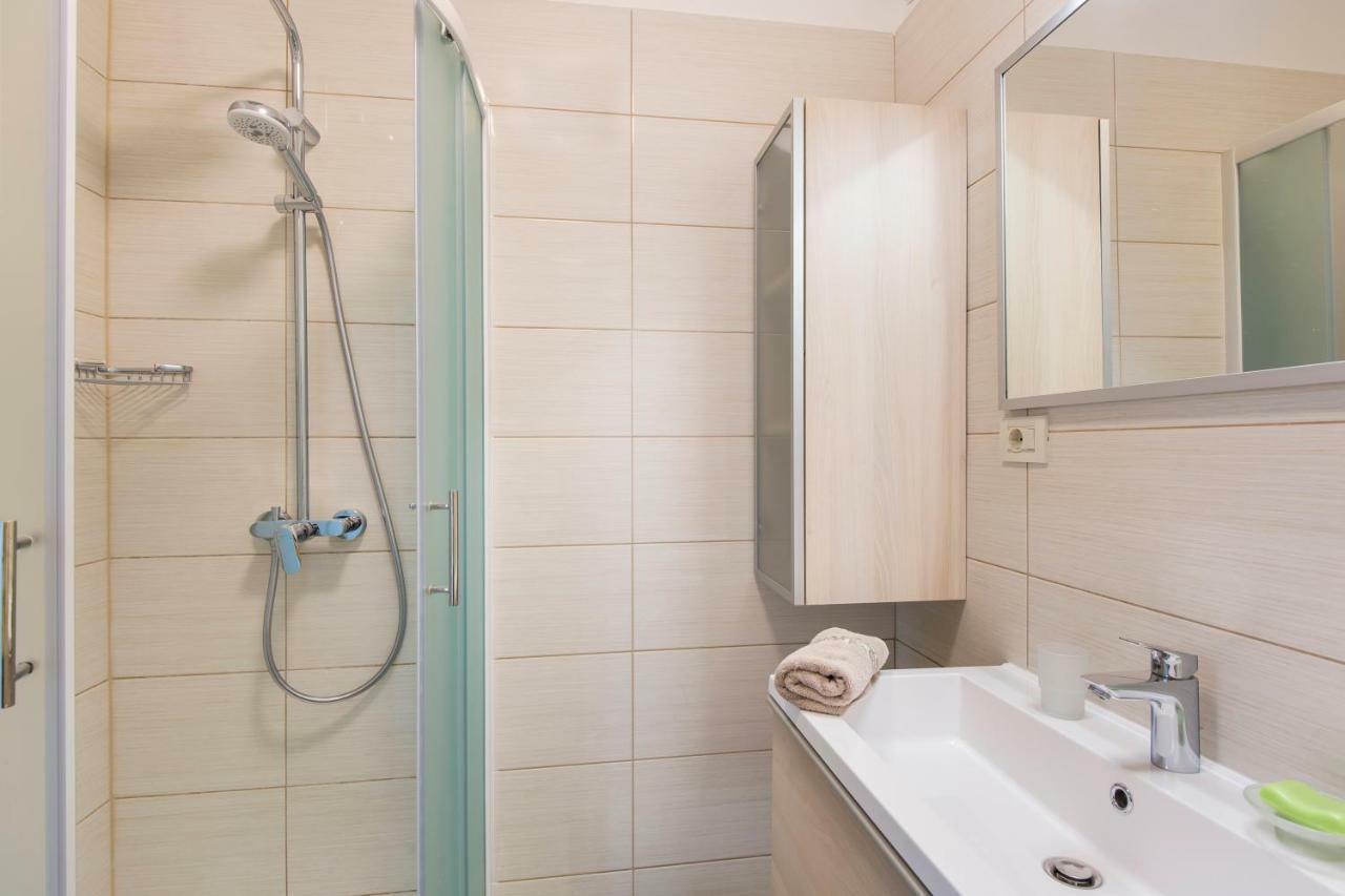Apartment Dora Rabac Luaran gambar